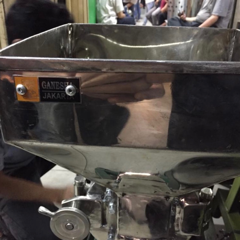 Mesin penggiling bumbu / cabai merek Ganesha 6inch plus Honda GX160 Thailand