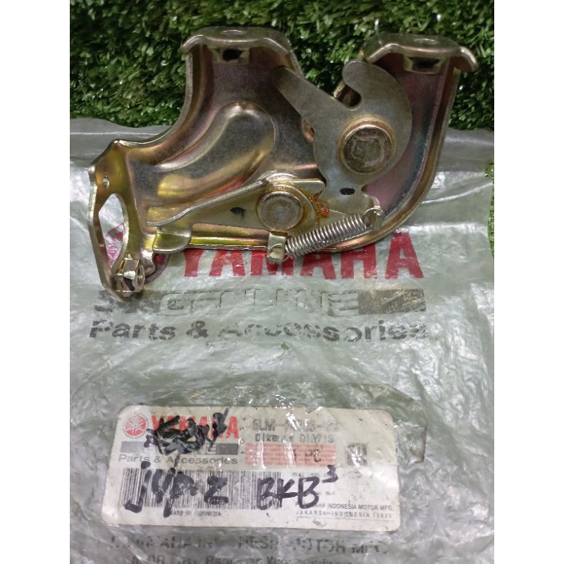 Engsel Kunci Jepitan Jok Belakang Jupiter Z ori Yamaha 5LM-F4780-00