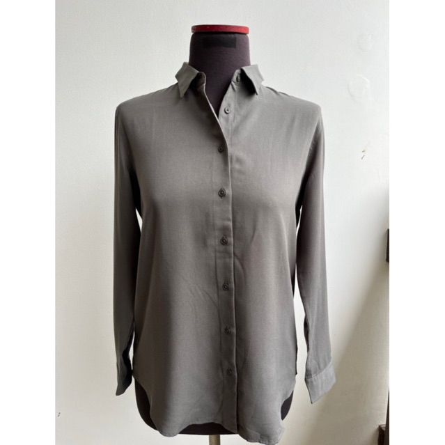 Preloved Uniqlo Baju Atasan Kemeja Kerja Wanita