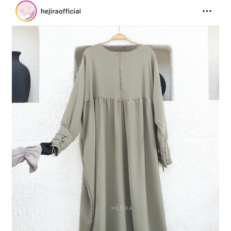 Preloved Granada abaya by HEJIRA