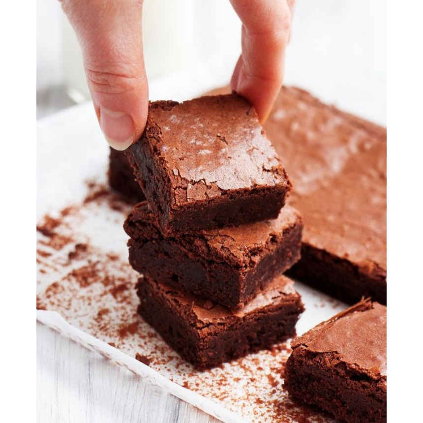 

Fudgy Brownies 20x10 ALMOND