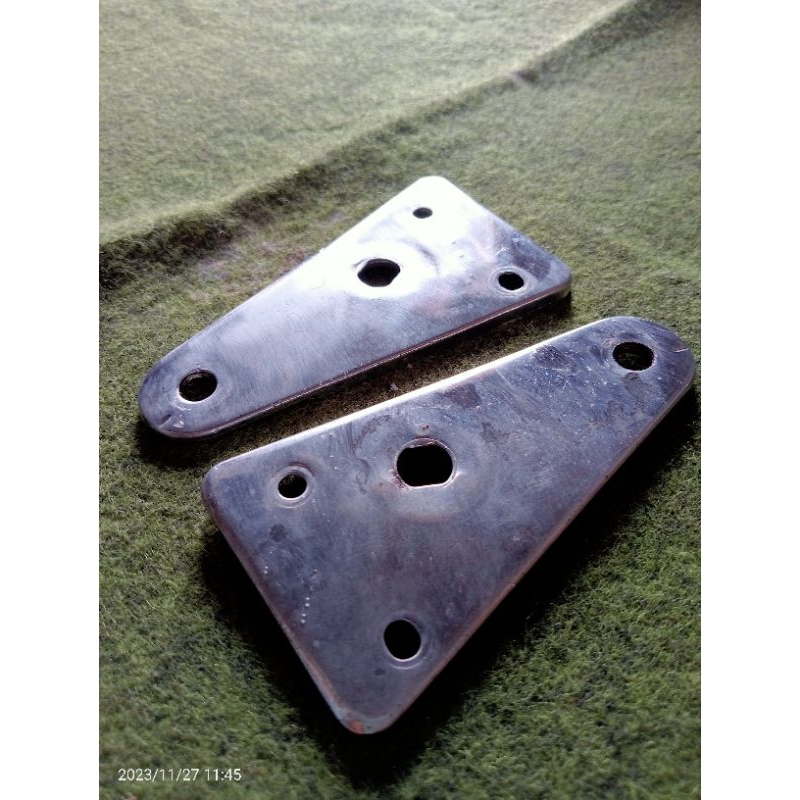 sepasang kupingan lampu depan megapro primus