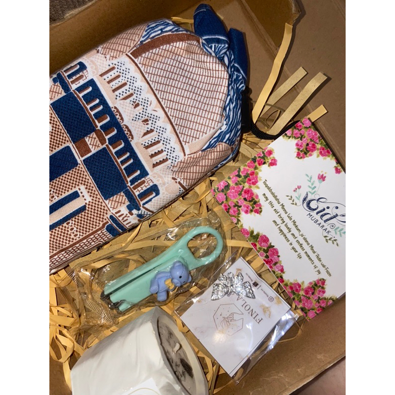 

HAMPERS LEBARAN/NATAL/Kado untuk teman