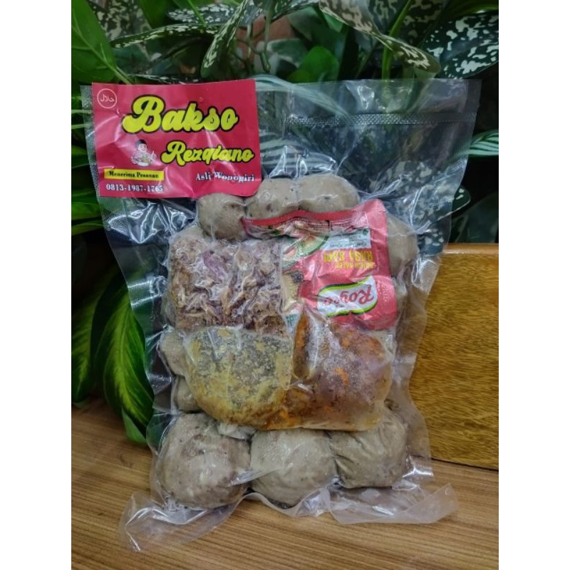 

Bakso Besar telur untuk 4 porsi +Bumbu kuah bakso/bakso besar 3 ,bakso kecil 23