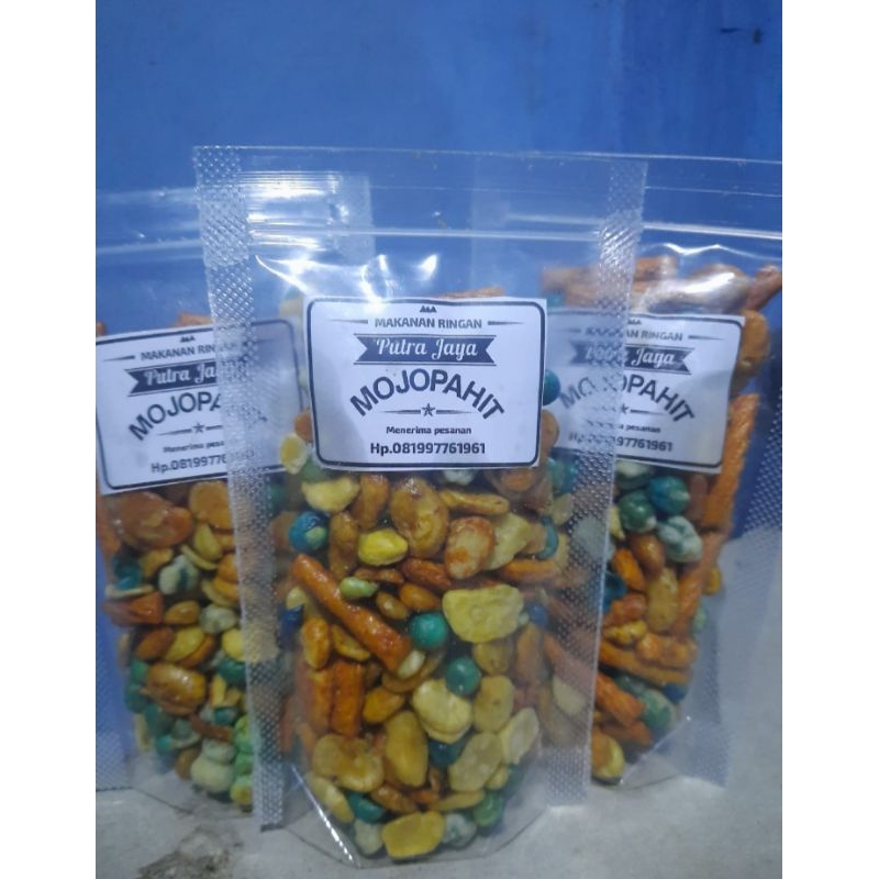 

makanan ringan/cemilan kacang campur