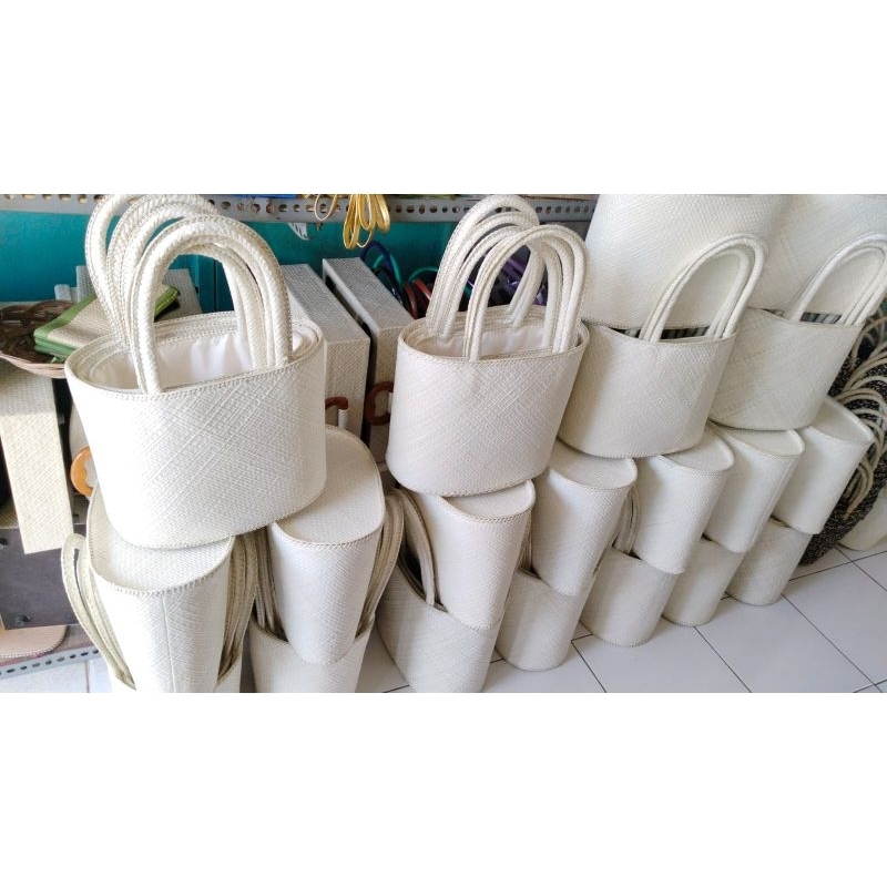 Tas traveling tas pandan tas serut tas pandan anyam putih polos