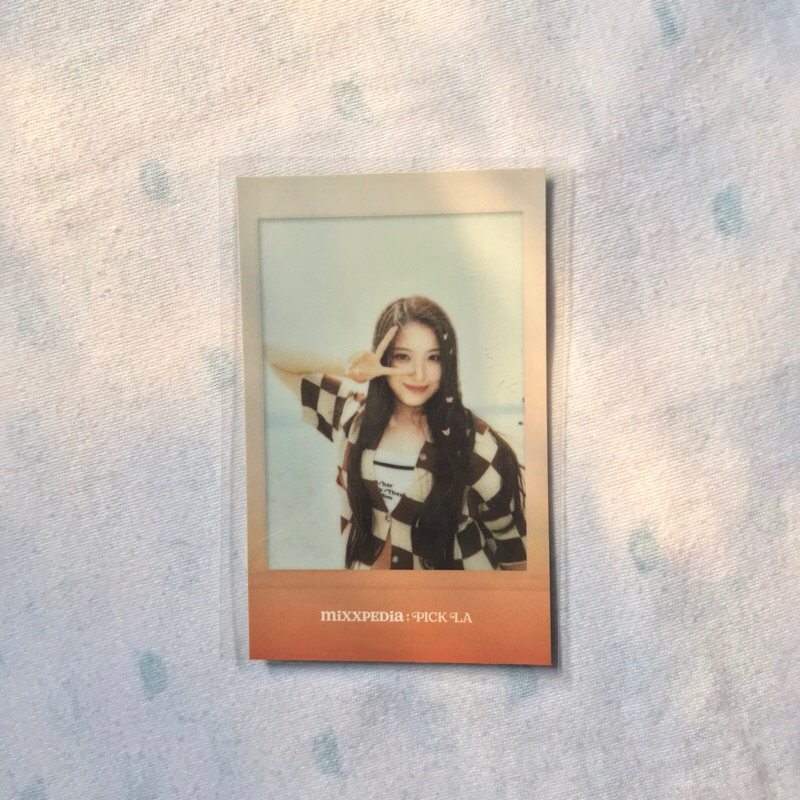 PC POLA POLAROID JIWOO NMIXX ALBUM MIXXPEDIA 1st PHOTOBOOK : PICK LA MURAH OFFICIAL PHOTOCARD JINNI 