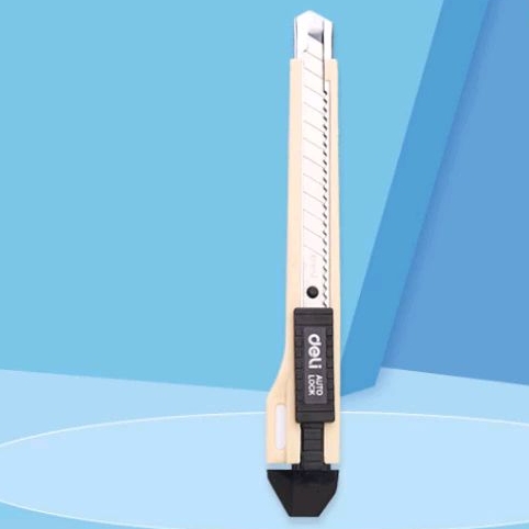 

Deli Cutter dengan pisau baja SK5 sistem kunci manual untuk penggunaan yang aman E2031 perlengkapan rumah perlengkapan sekolah ATK alat tulis kantor terbaru