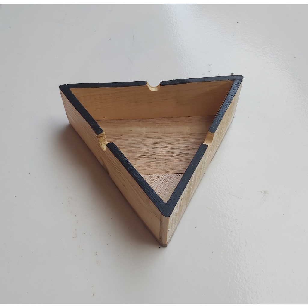 Asbak Rokok Unik kayu segitiga hiasan meja tamu