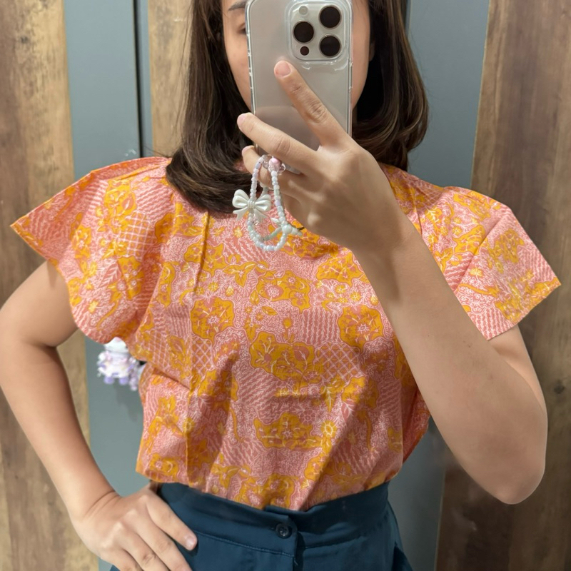 UNIQLO Blouse Wanita Batik Limited Edition Orange Yellow