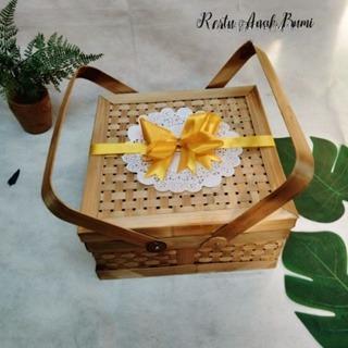 

( R25 ) NEW Keranjang Anyaman Cangking 2 25x25cm Free pita kuning + kertas hampers lebaran | seserahan unik | hantaran wadah makanan | wadah buah | wadah makanan kering | kerajinan tangan | giftbox | hand made | kerajinan bambu | tempat hantaran | wadah