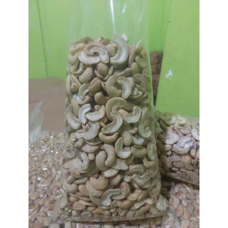 

kacang Mede belah dua mentah 1kg