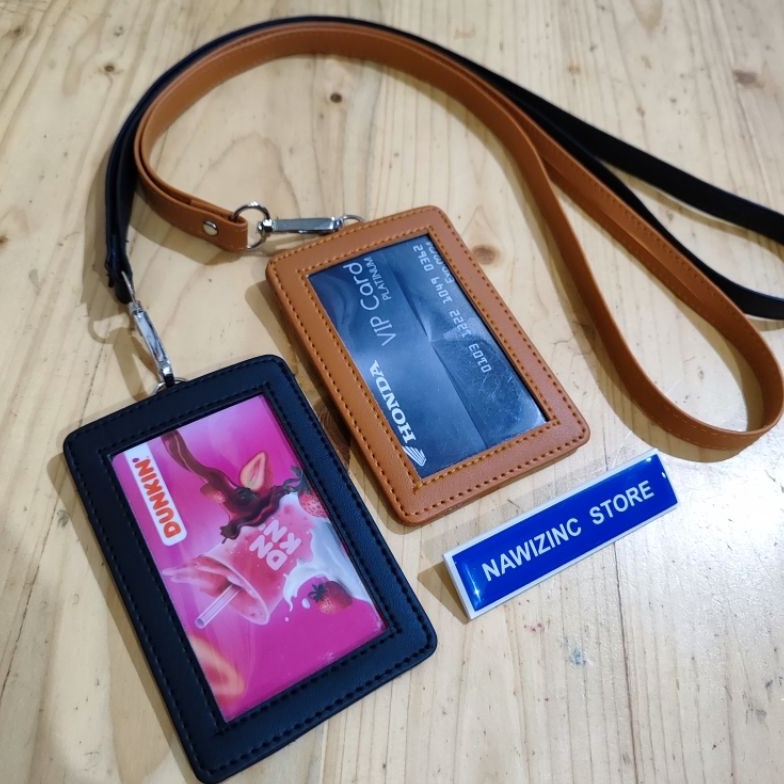 

St0ck Bany4k TEMPAT ID CARD KULIT SINTETIS TIGA KARTU NEW DENGAN TALI GANTUNGAN Big Sale