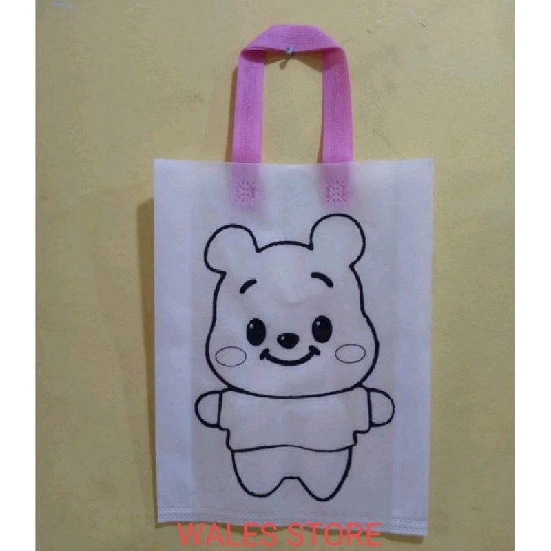 

TAS SPUNBOND 30X40X8 / Tas Spunbond Mewarnai Tas putih tali warna uk 30x40x8 Gambar Winnie The Pooh/Gambar BTS Sofa/Gambar Unicorn Ice Cream/Gambar Turtle/Gambar Cute Girls