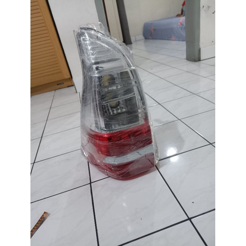 stoplamp kiri avanza 2021