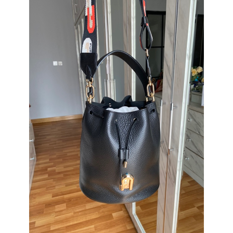 Preloved Furla Sleek Bucket Bag