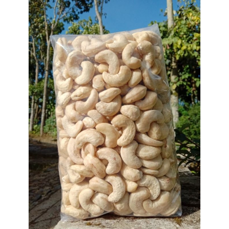 

KACANG METE MENTAH 1 KG