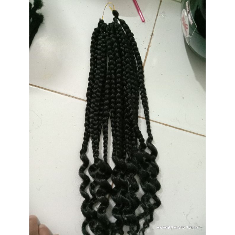 Rambut sambung sulam kepang ikal