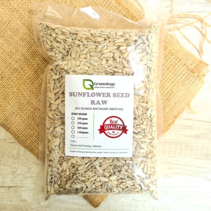 

Baru Biji Bunga Matahari Mentah / Raw Sunflower Seed - 1 kilogram Best Seller