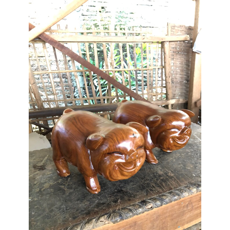 Patung Babi Kayu Jati