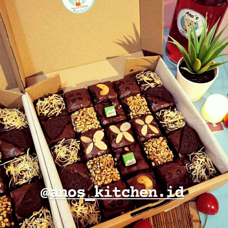 

Best Seller Brownies Fudgy Dark Cokelat Skat (Isi 25 pcs) Khusus Buat Penggila Cokelat Sejati