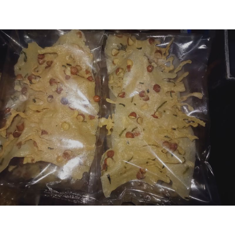 

Snack/makanan ringan (peyek)