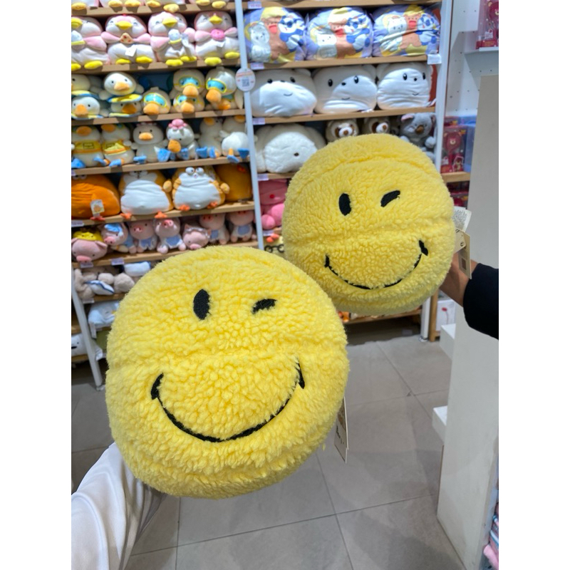 MINISO SmileyWorld plus toy / Boneka bola basket SmileyWorld Kuning / boneka kuning miniso