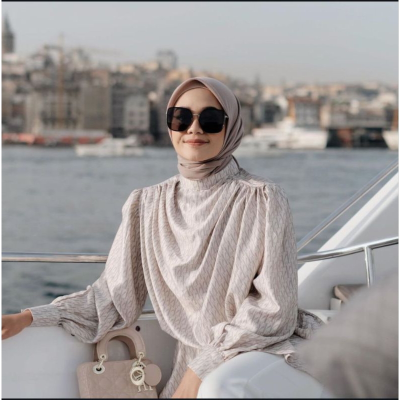 KIND BLOUSE MONOGRAM SERIES VANILLA HIJAB