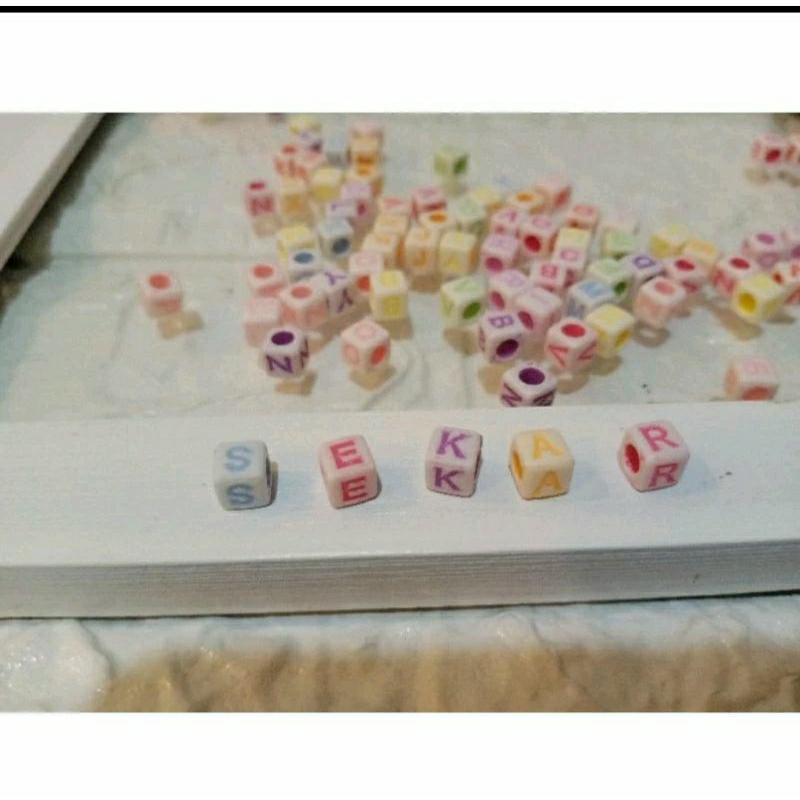 100 pcs Manik Manik Mote Huruf dan Angka Kotak l Mote Angka/ Mote Dadu /Manik Hitam