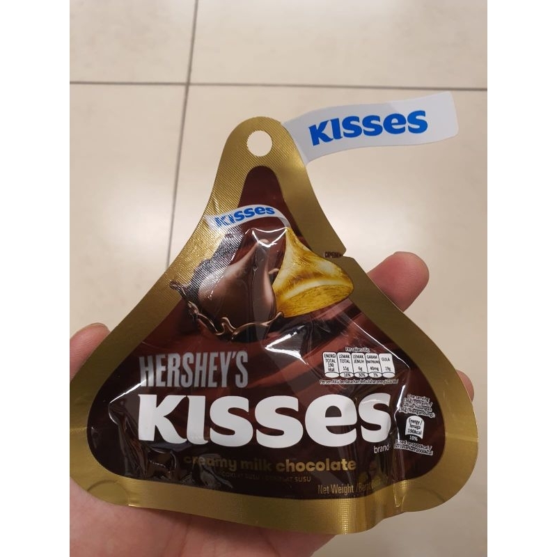 

Hershey's Kisses Creamy Milk Chocolate Almond Cookies Cream 36gr