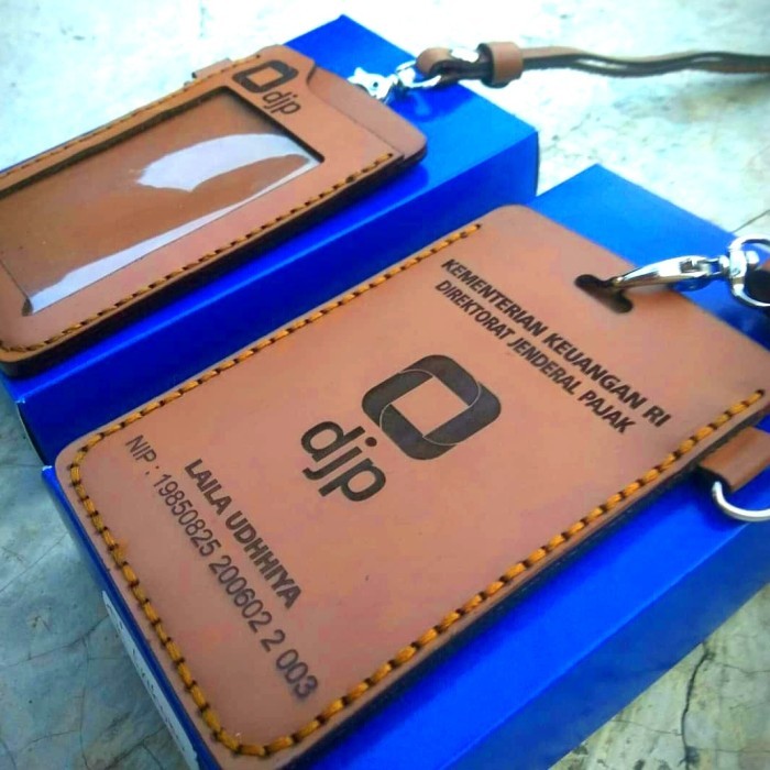 

Gantungan Id Card Holder Kulit Asli Custom Nama & Logo, Name Tag Kulit Asli