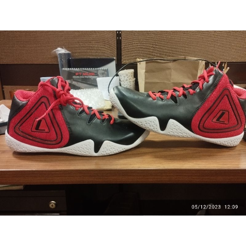 Sepatu Basket League Merah Hitam New 43
