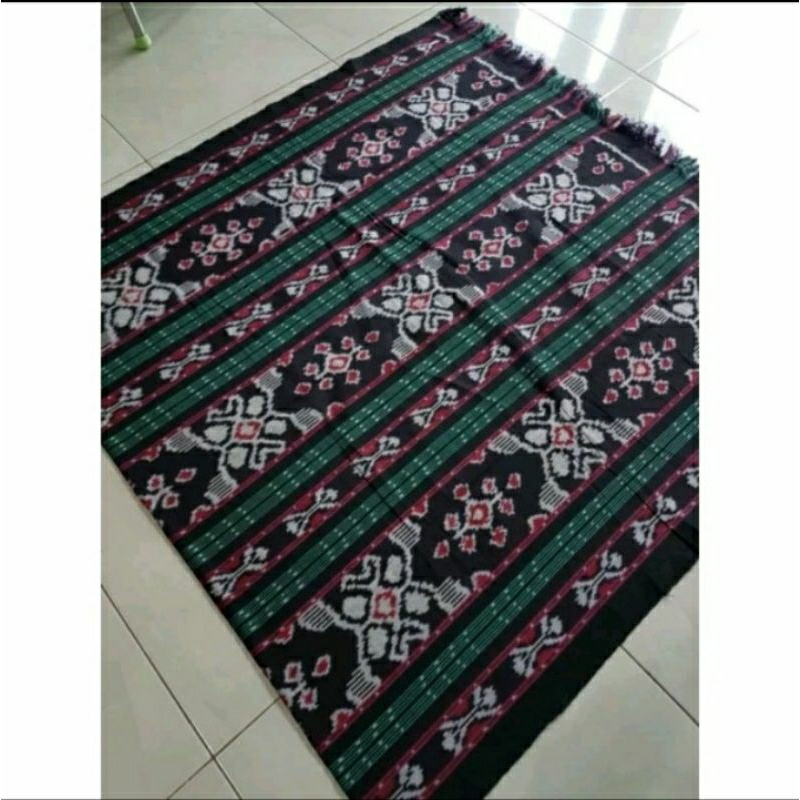 Kain Tenun Motif Maluku