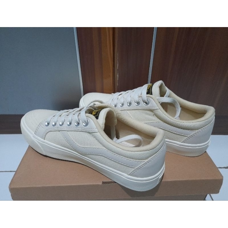 PRELOVED VENTELA REPUBLIC