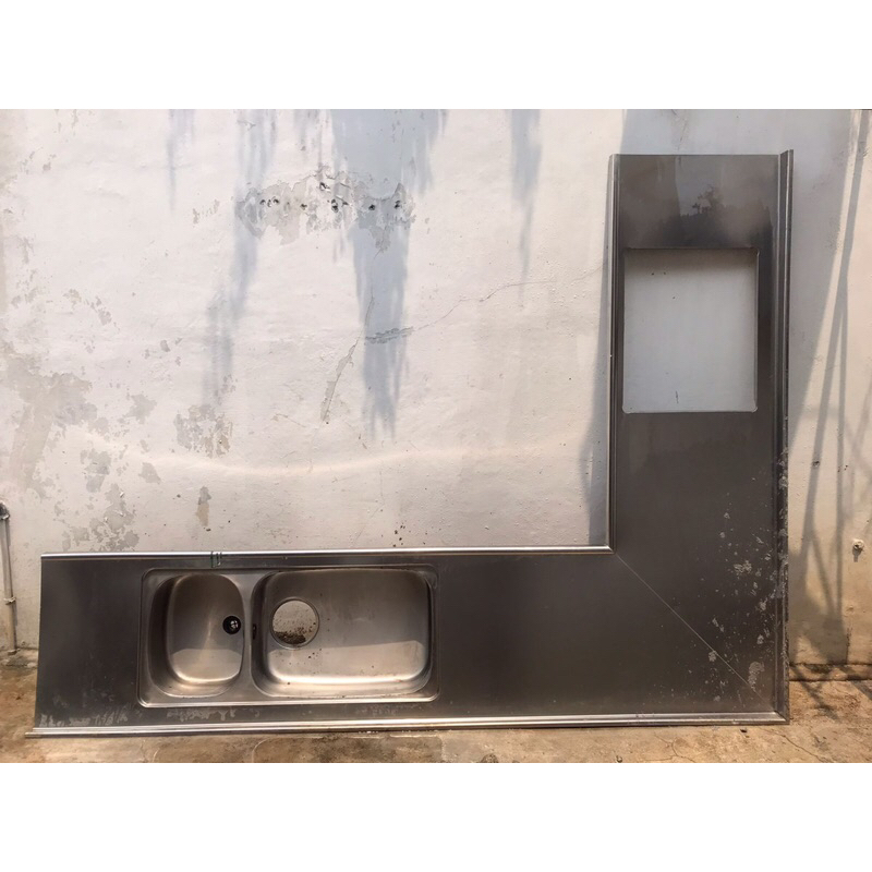 steinless kitchen. tempat cuci piring dan kompor. ukuran 2,5X2m