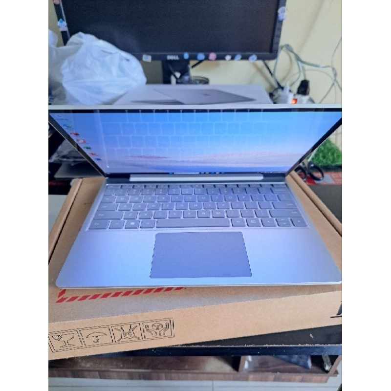 microsoft surface laptop go