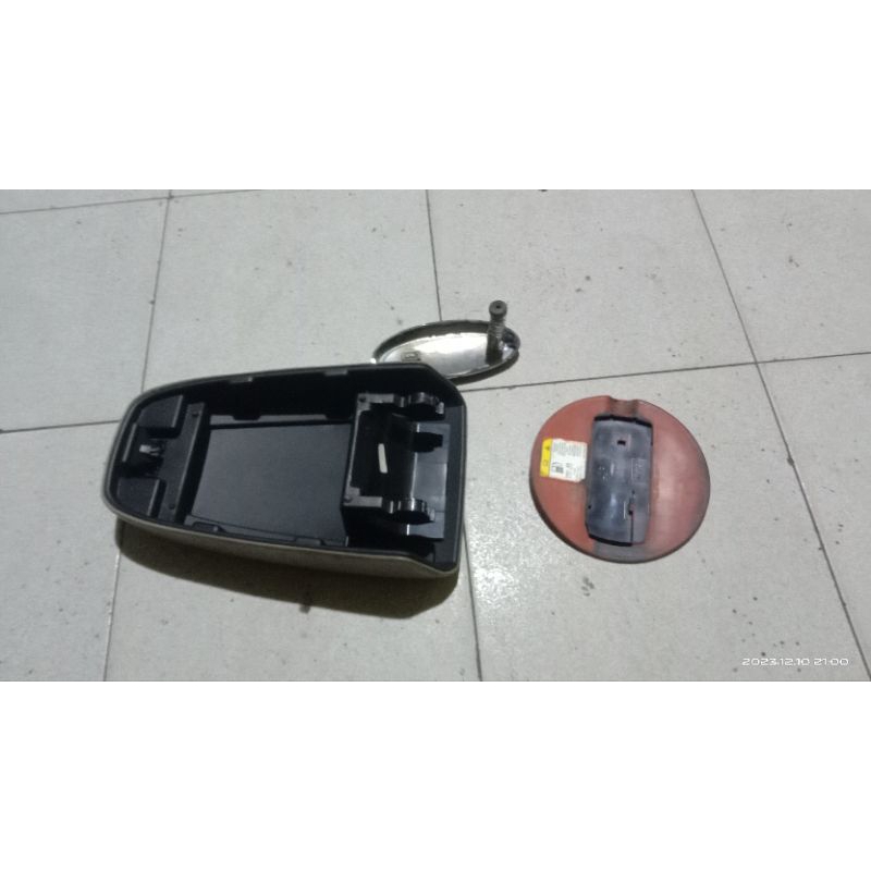 consul box ,tutup tangki ,emblem depan Ford focus mk2