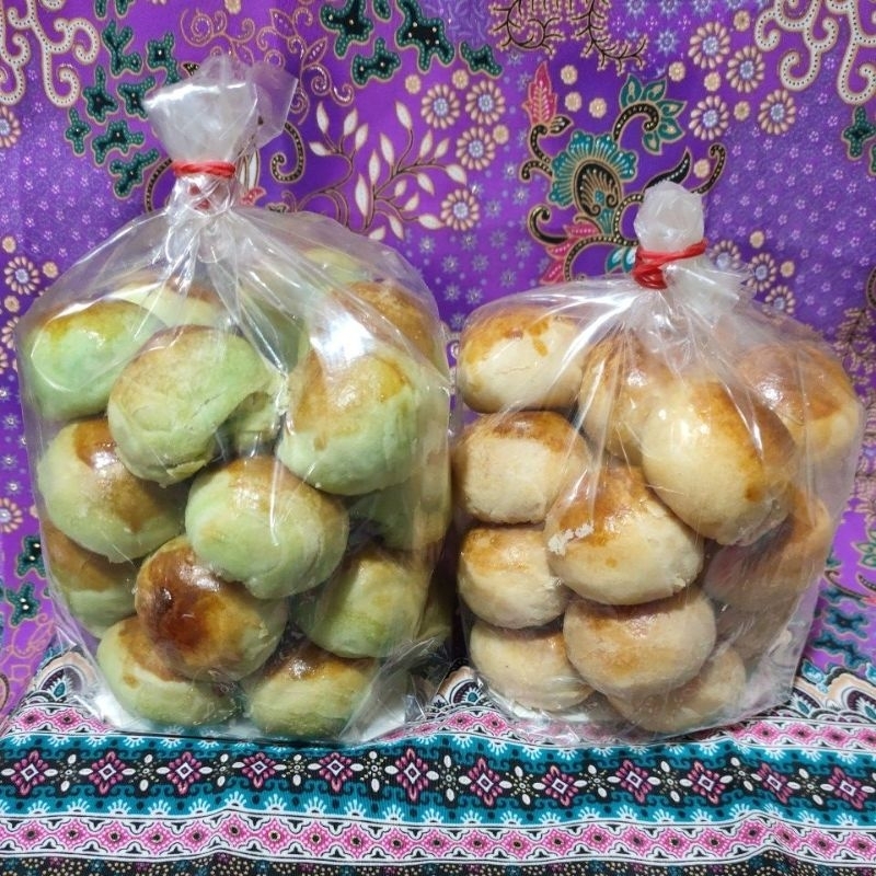 

Kue kacang hijau home made/ kue kacang hijau rasa pandan. 1 bks 500 gram.