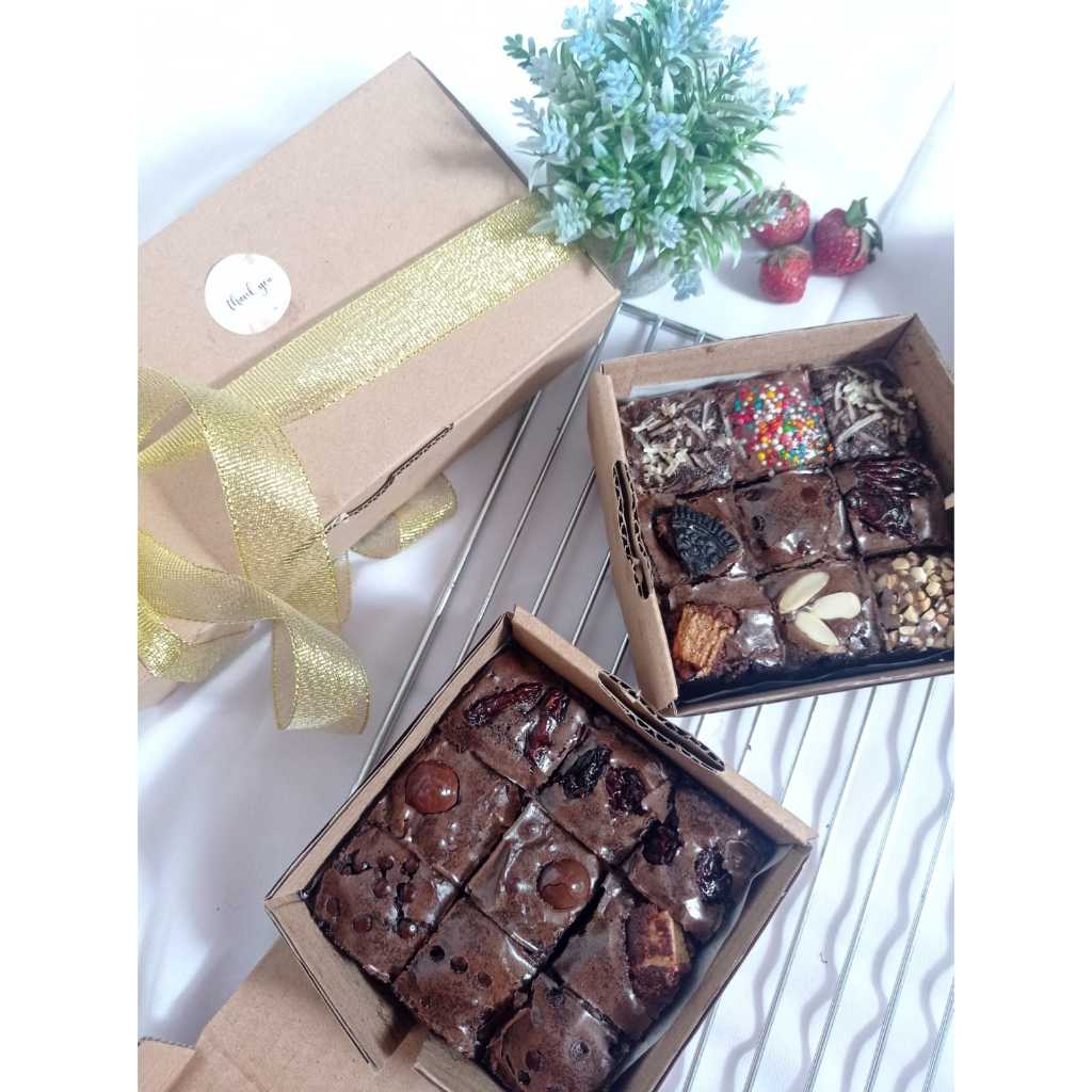 

Browniies Fudgy Brownies 10x10cm Brithday Bisa Custom Huruf Max 8huruf