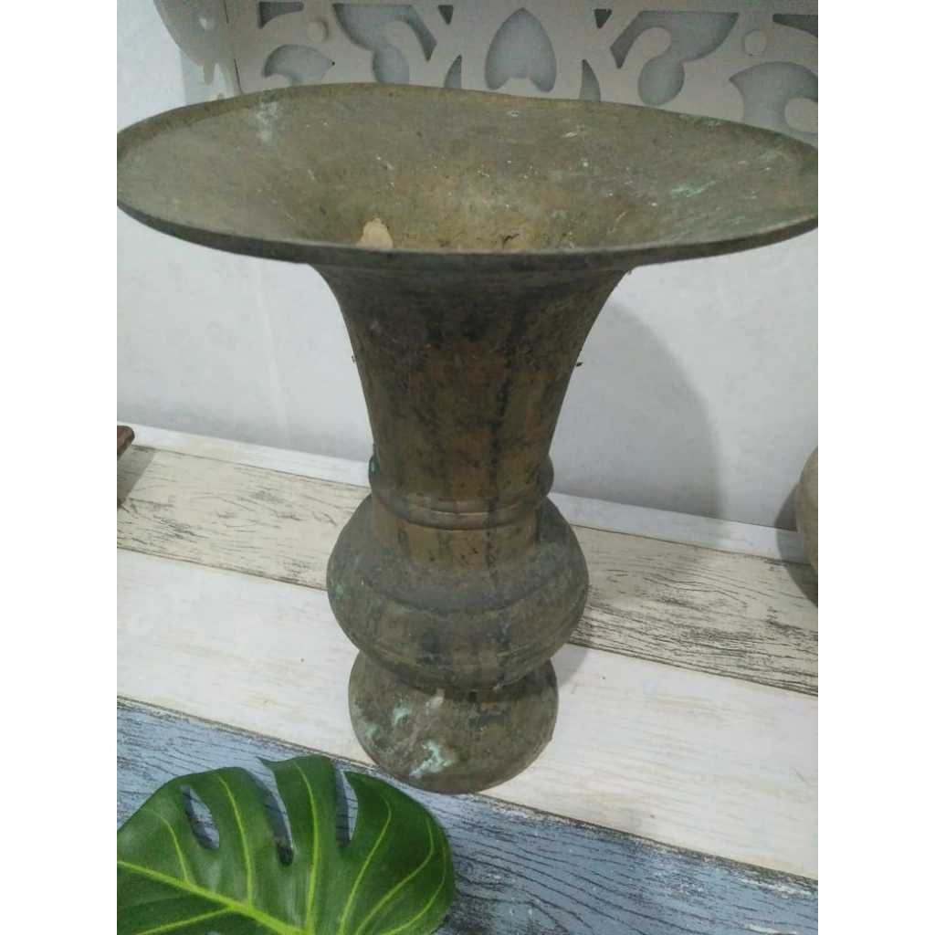 Paidon Kuningan Besar Antik