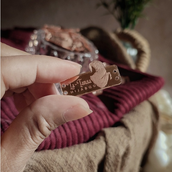 Label hijab / label rebranding / plat akrilik / label akrilik / label plat / rebranding / Label Hija