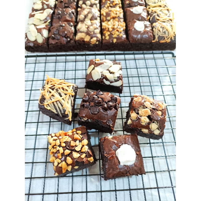 

FUDGY BROWNIES (brownies panggang) 20x20 isi 25 potong