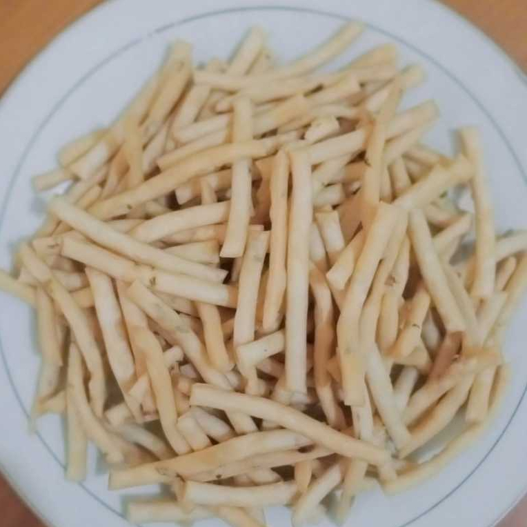 

CEMILAN SISTIK 500 GRAM / makanan ringan / kue bawang /cemilan /bawang kripik bawang / sistik bawang / cemilan kiloan