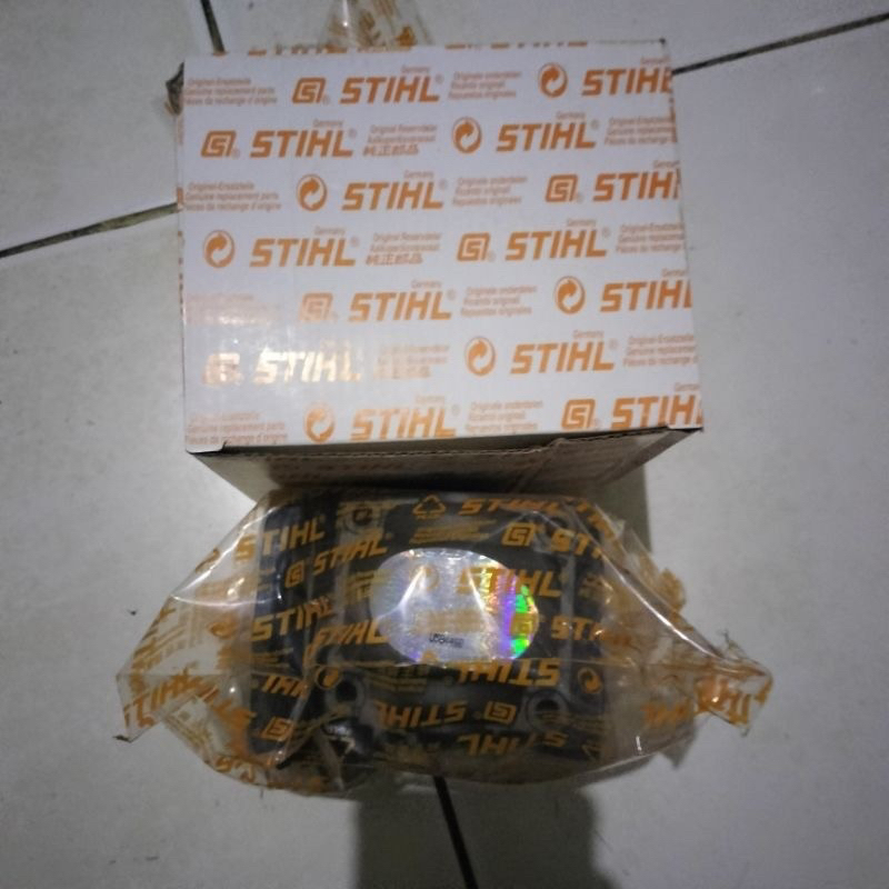 CYLINDER/BLOK CHAINSAW STIHL 250  (A)