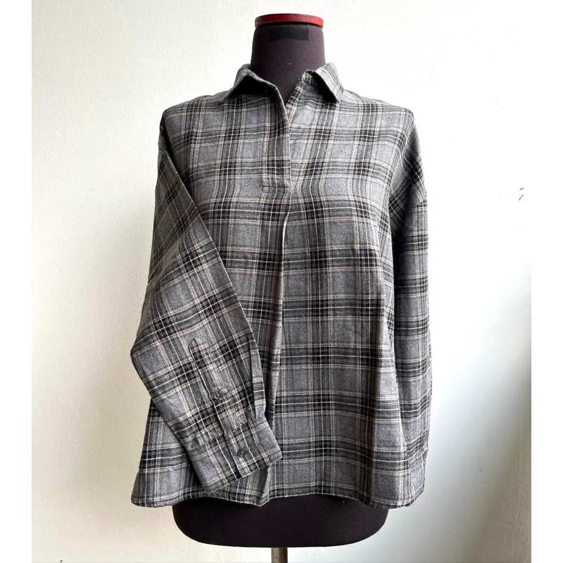 Preloved Uniqlo Baju Blouse Kemeja Kerja Atasan Wanita