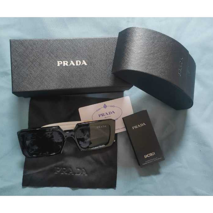 Kacamata Prada