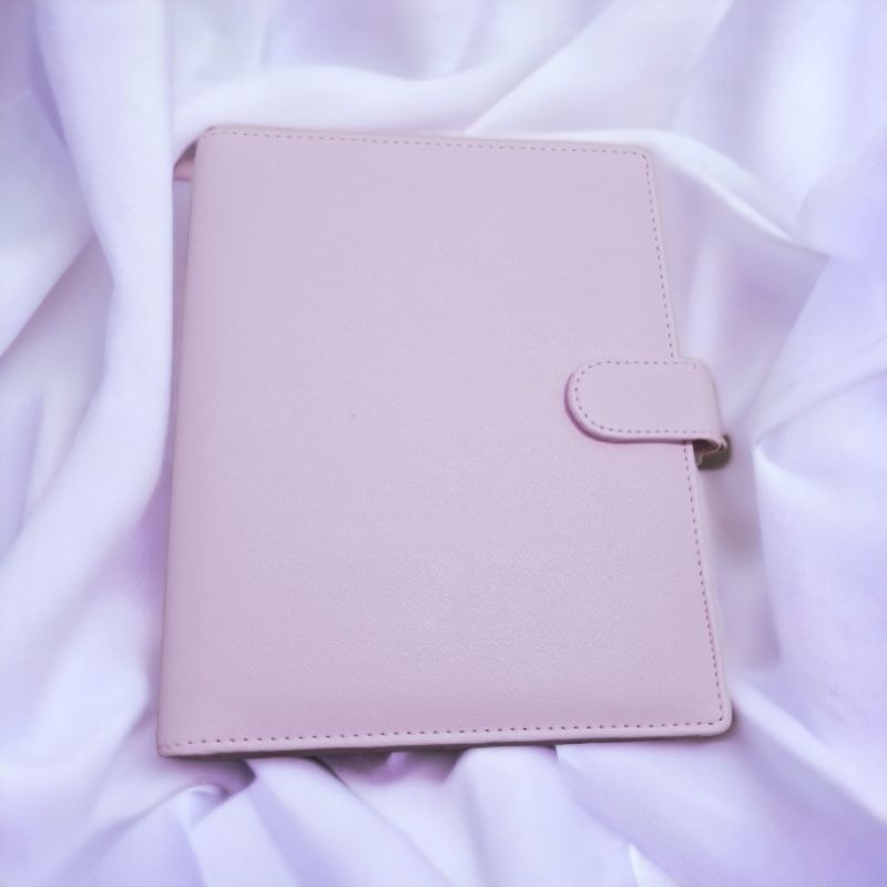 

Binder Polos Warna Baby Pink Muda Antimainstream A5 20 Ring Agenda Eksklusif