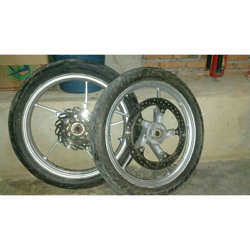 velg satria fu set ban  keadaan bekas