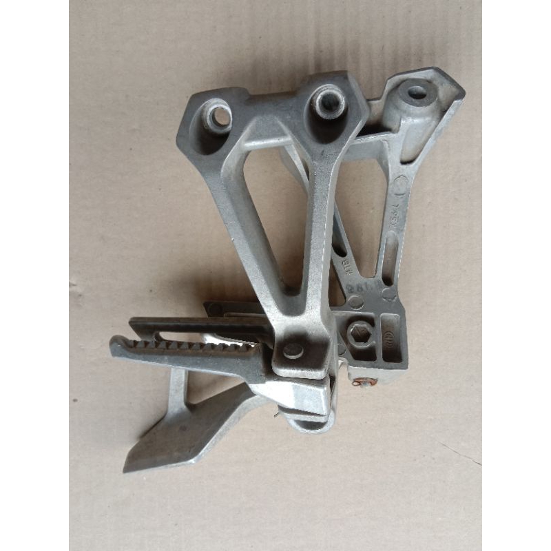 foot step postep pijakan kaki belakang Honda Supra 150 GTR original