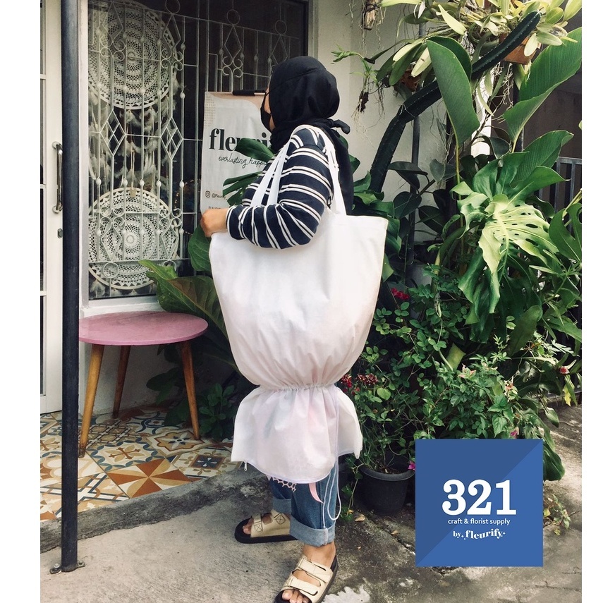 

!! OPEN PO GROSIR (MIN 50 pcs) !! 321 Sekar - The Bouquet Bag Tas Serut Buket Bunga Serut Tote Packaging Bungkus Buket Bunga Hadiah Tas Blacu Tas Spunbun Spunbound Tas Parasut Lipat folded bag